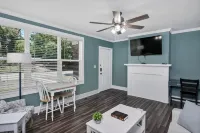 Cozy Duplex with Fast Wifi and in-Unit Laundry - Charming Retreat