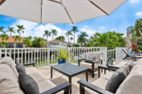 Huge Heated Pool and Spacious Patio with Dock - Stunning Oasis