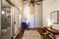 Spacious Loft with Modern Amenities and Gym Access - Stylish Urban Oasis Hotels in Knox County