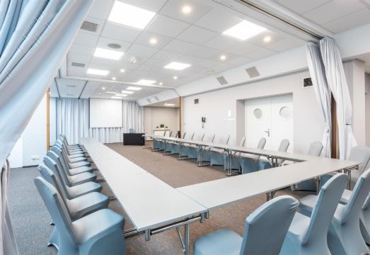 1. 쿠부스 호텔 지..