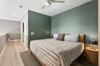 Elegant Retreat - Pool, Patio, City View, Broadway Access