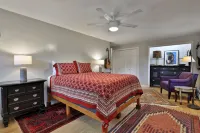 Cozy Fireplace and Lush Garden Oasis - Funky Eclectic Retreat Hotels in Rutland