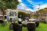 Charming Coastal Retreat with Lounge Access - Bright and Breezy Escape 卡幽卡思住宿飯店