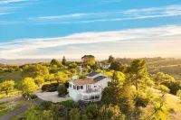 Breathtaking Views and Chic Design - Luxurious Countryside Escape
