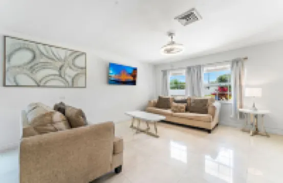 Sunny Goldie in Lauderdale Lakes