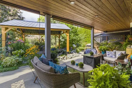 Rayleigh River Retreat - Garden Oasis Отели рядом с достопримечательностью «BIG Little Science Centre»