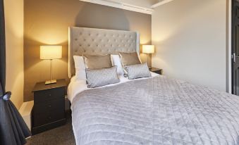 Host & Stay - Endeavour Sails