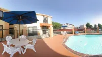 Quality Inn & Suites Memphis East - Pools