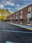 Days Inn by Wyndham Brunswick Bath Area - parking