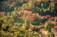Glen Eyrie Castle & Conference Center A Ministry of the Navigators فنادق في Green Mountain Falls