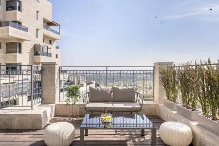 Mr. Agrippa - by TLV2Go Отели рядом с достопримечательностью «Виа-Долороса-стрит»