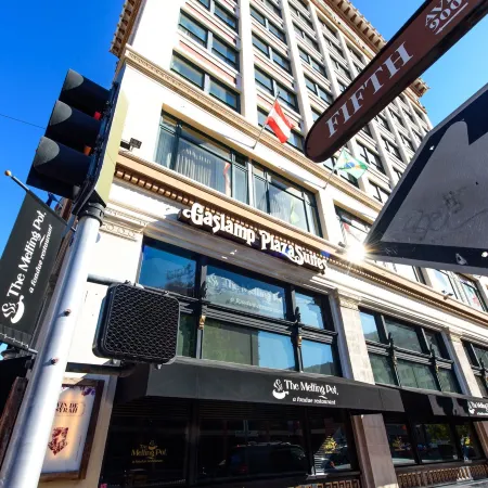 Gaslamp Plaza Suites Отели рядом с достопримечательностью «Стадион «Петко-Парк»»