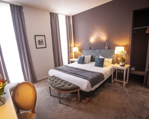 Hôtel Churchill Bordeaux Centre Hotels near Keolis Bordeaux