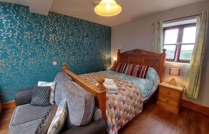 Cosy Snug Room - Near Lyme Regis - Private Balcony with Country Views & Free Parking