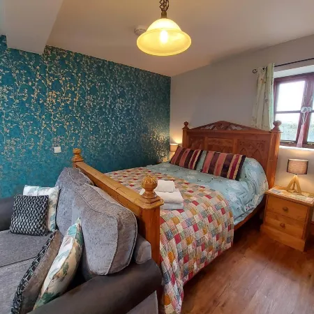 Cosy Snug Room - Near Lyme Regis - Private Balcony with Country Views & Free Parking