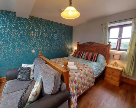 Cosy Snug Room - Near Lyme Regis - Private Balcony with Country Views & Free Parking Hotels in Axminster