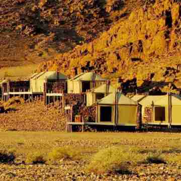 The Elegant Desert Camp Hotel Exterior