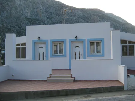 Beachfront Apartment - Sleeps 3 & Free Parking Отели рядом с достопримечательностью «Псеримос»