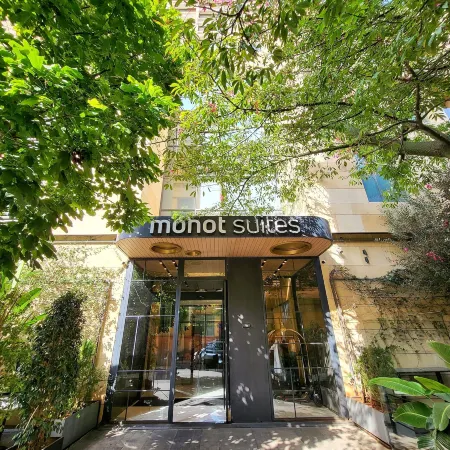 Monot Suites Отели рядом с достопримечательностью «Церкви в Хариссе»