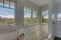 Pua Lani 2 Bedroom Home by RedAwning Hotels in Keaau