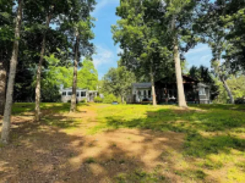 Cabin Lake Hartwell near Clemson and Greenville
