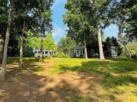 Cabin Lake Hartwell near Clemson and Greenville