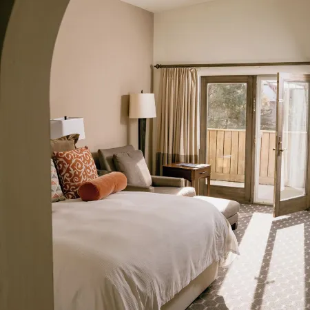 Knob Hill Inn
