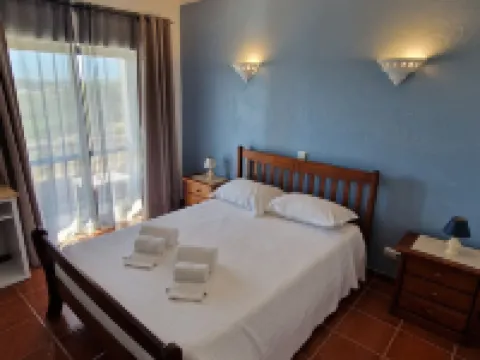 Casa Rosa Montes Hotels in Luz