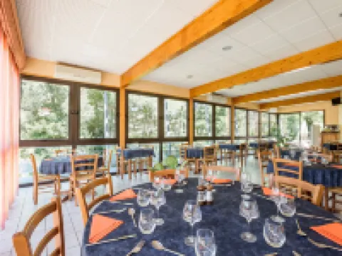 Logis Hotel Restaurant Auberge les Rives de l'Arzon Hotels in Vorey