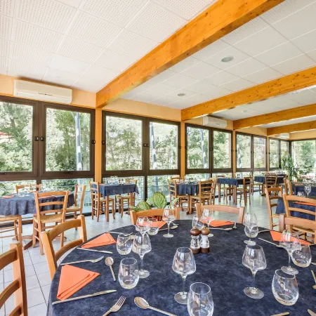 Logis Hotel Restaurant Auberge les Rives de l'Arzon Отели в г. Воре