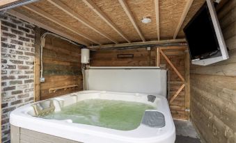 Tasteful Holiday Home in Loppem with Hot Tub