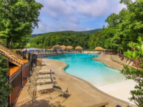 เปอตีต์ เครสต์ วิลล่า โรงแรมในPickens County