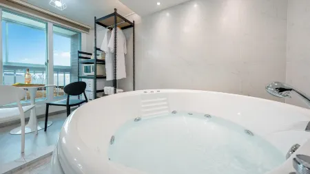 Ganghwado Lafamilia Pension Отели рядом с достопримечательностью «Bomunsa Temple»