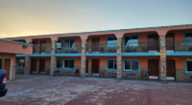 B&J Hotel and Apartments