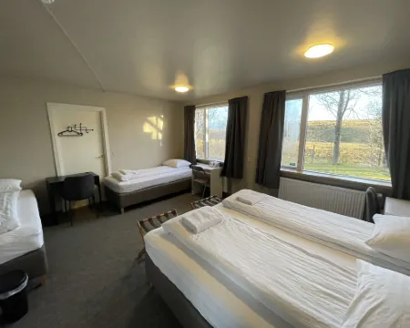 Guesthouse Bitra B&B โรงแรมในเซลฟอส