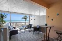 SALE! Shell Suite at Casa Gia Pool/Hot tub Open Beach Front on Indian Shores