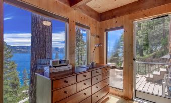 Stunning Views at Stargazer Lakefront Studio!