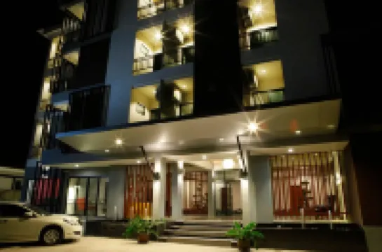 Euanjitt Chill House Hotels near Wat Thung Setthi