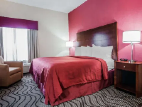 Quality Inn & Suites Altoona - des Moines Hotels in Polk County