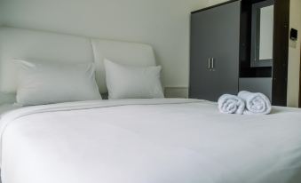 Comfortable Studio with Pool View at Sky House BSD Apartment