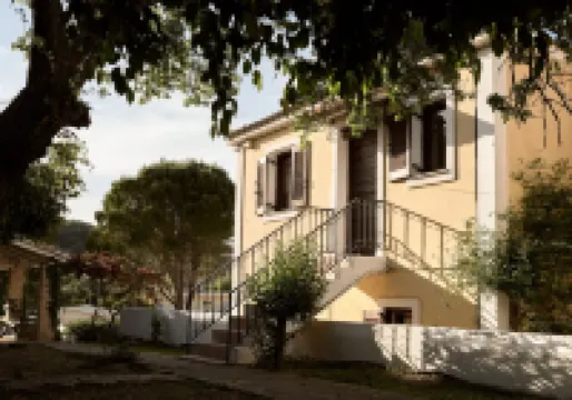 拉齊斯公寓酒店