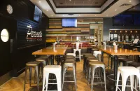Carriage House Hotel and Conference Centre - bar