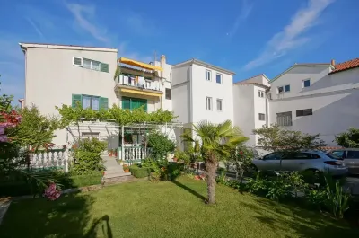 Apartments Zanze Hoteles cerca de Promenada Tismo