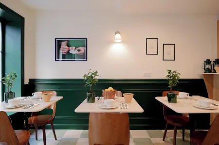 Alfred Hotels Port-Vieux Отели рядом с достопримечательностью «Port des pêcheurs à Biarritz»