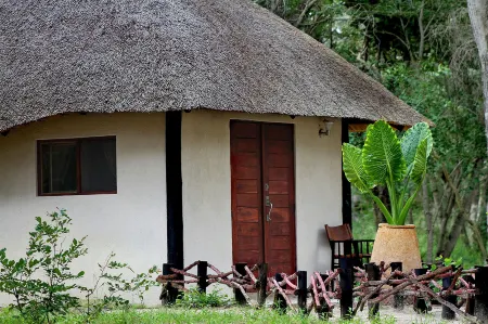 Gwango Elephant Lodge Отели в г. Хуэндж