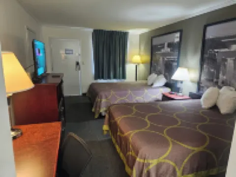 Budgetel Inn & Suites セントクレアのホテル