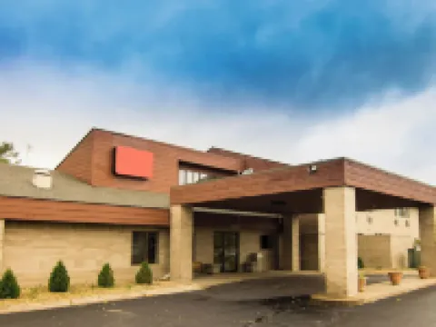 Coratel Inn & Suites by Jasper River Falls リバー・フォールズのホテル