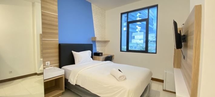 Simply Studio Room Semi Apartment at the Lodge Paskal Near Binus University Hotels in Andir