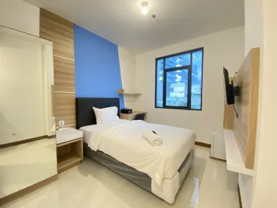 Simply Studio Room Semi Apartment at the Lodge Paskal Near Binus University Hotell i Ciroyom