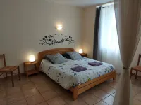Chambres d'hôtes de l'Auberge l'Astrassadou Hotel a Murat